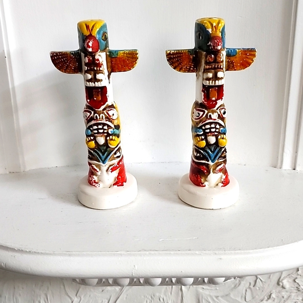 Vintage Ceramic American Indian Totem Poles Salt Pepper Shakers Set Japan